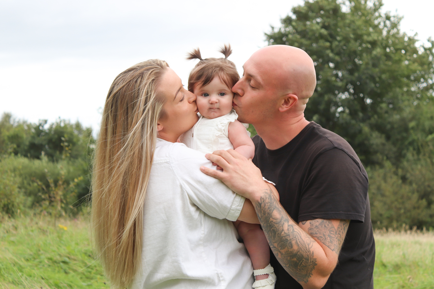 Emma J Photography Bride and Bridesmaids at Wedding